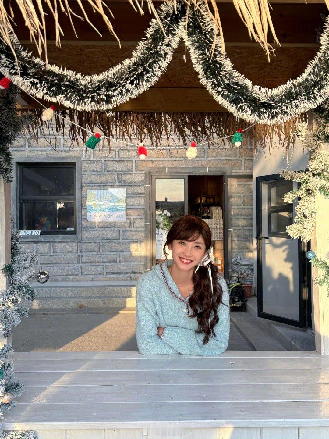 许梦圆又杀回长剧了 欢迎许梦圆回归长剧舞台！在《海岛舒服日志》里，她将演绎蔡多芬