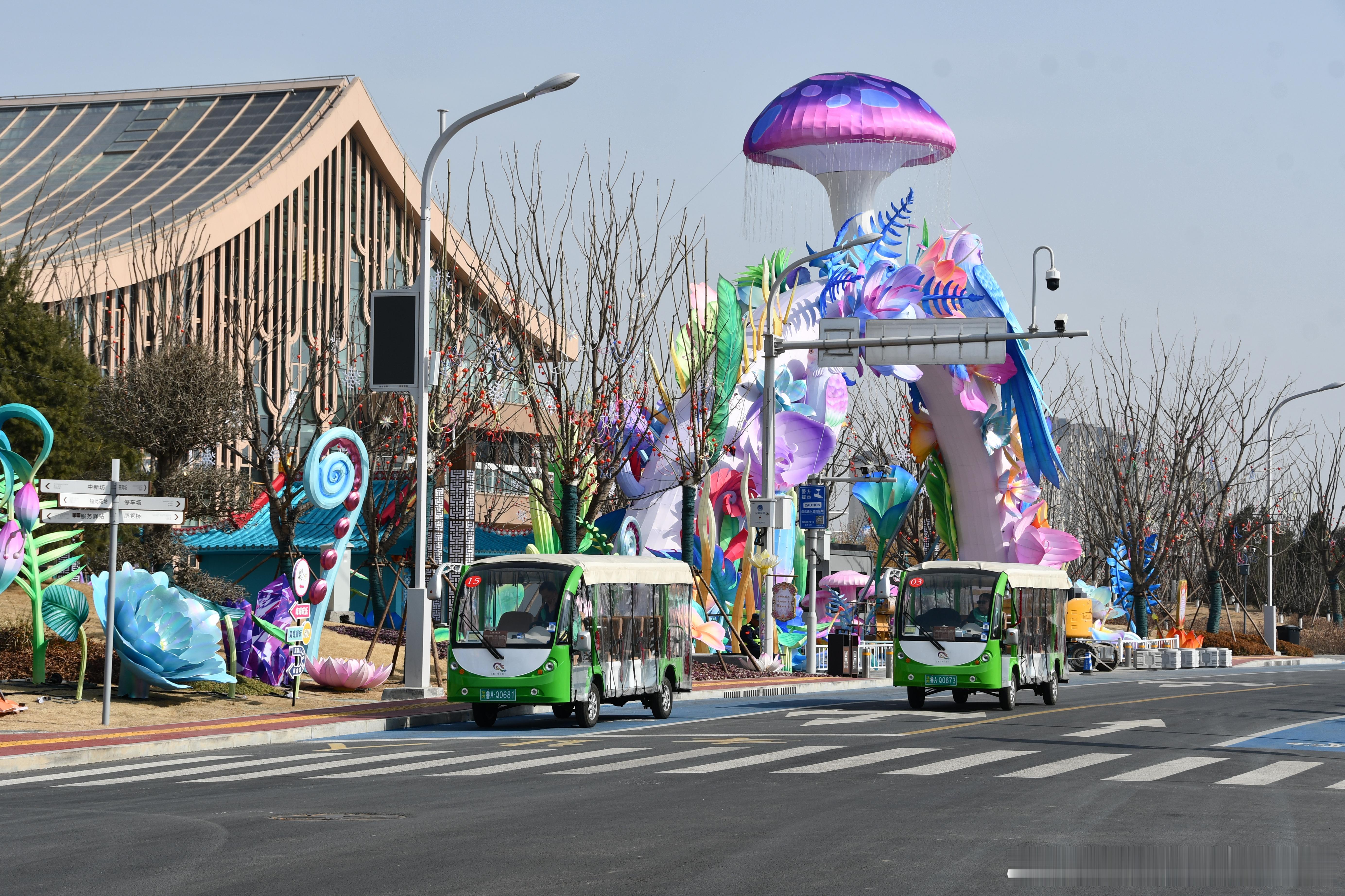 今日大桥，想体验金旅自动驾驶，结果只看到两个电瓶车。拍了3个e6都是改色的，57