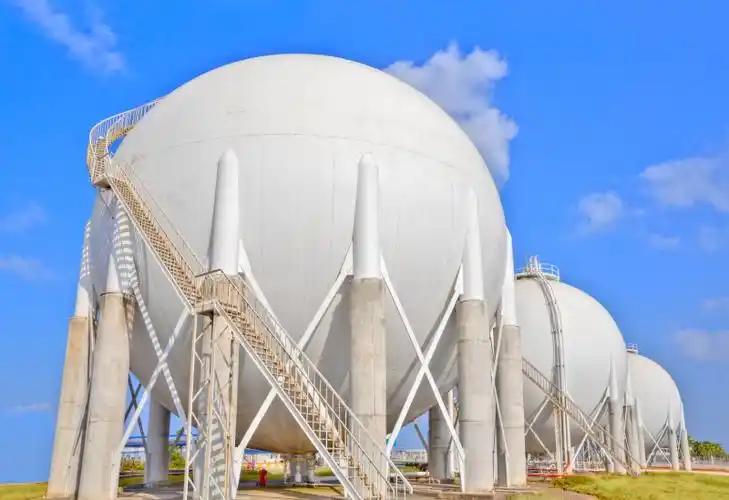 看不懂！
不知欧洲是在逼自己一把还是有其他妙计，26日欧盟通过立法要求成员国在2