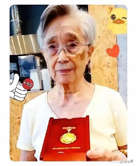 台北传来动容暖心一幕！
​杜聿明将军女儿杜致廉，公开了大陆寄来的抗战胜利80周年