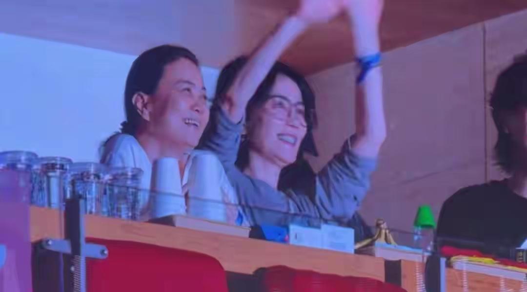 8月22日，那英演唱会李维嘉和王菲同框合唱的画面刷屏，早年他拒绝天后加好友的往事