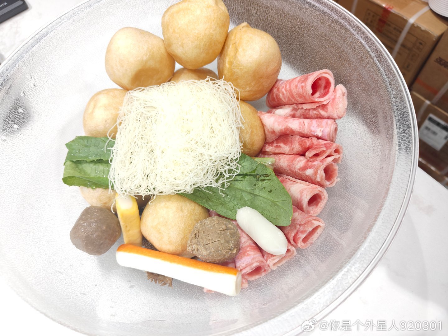 一个男生的麻辣烫摆的好整齐，是不是生活中也有点强迫症呢