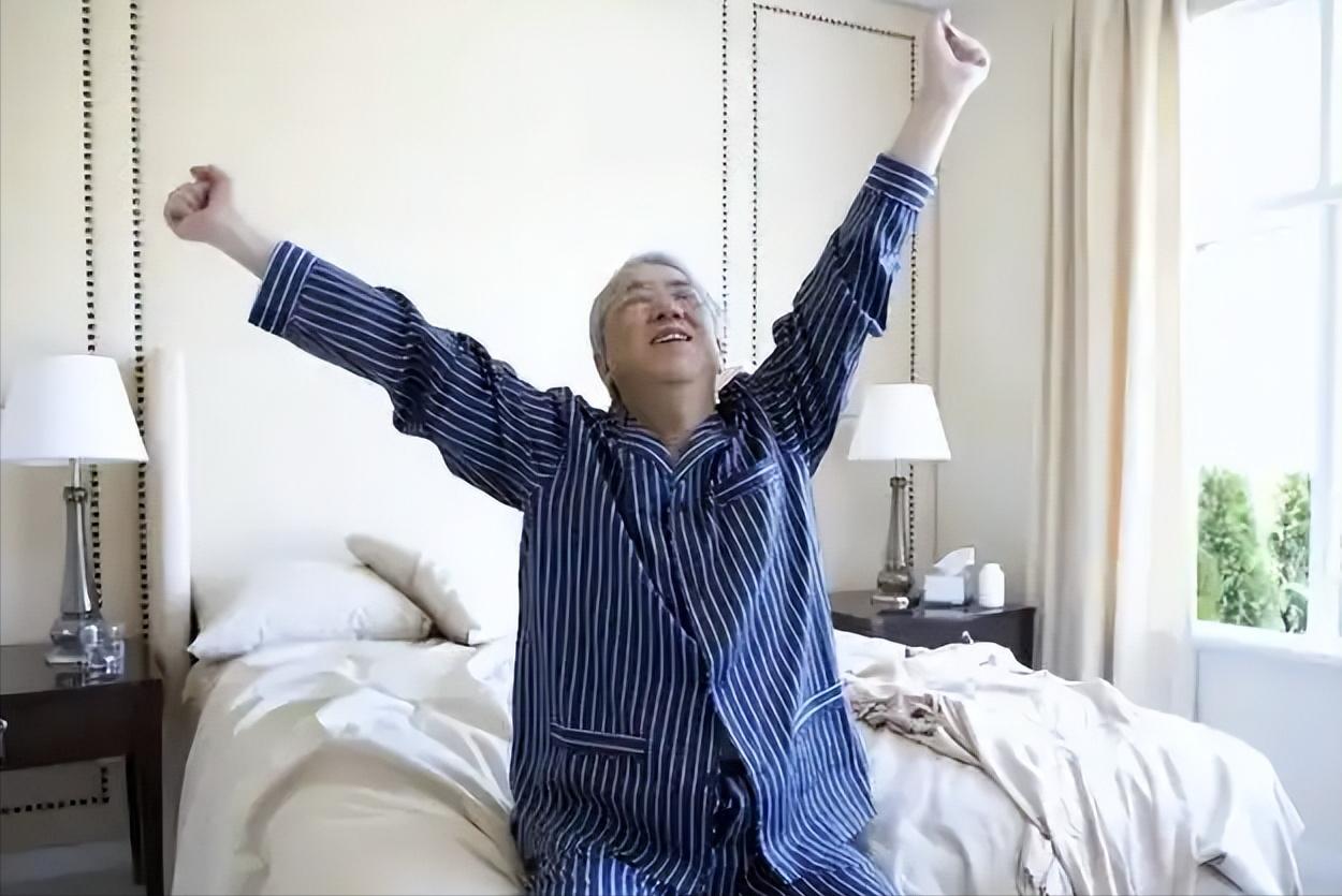 最佳起床时间来了！天冷建议老年人这个点起床，或能降低心梗风险


许多人都知道保