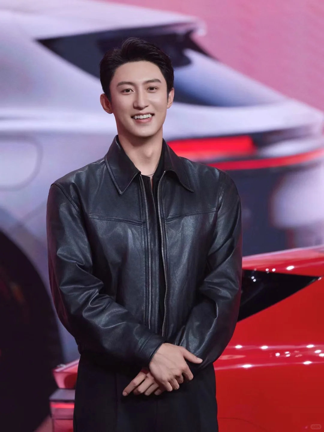 财阀太子黄景瑜又买plus服务了真的是非常喜欢我们的黄景瑜，我觉得他就应该和赛车