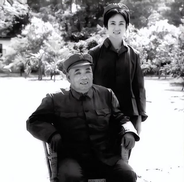 1964年的一天，许世友的女儿许华山和朋友一起参加招飞体检，原本只是给朋友壮胆，