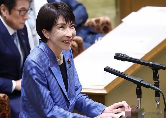 不查不知道，一查才发现，日本F-15这几天一直抵近骚扰我们辽宁舰正常训练，倒打一