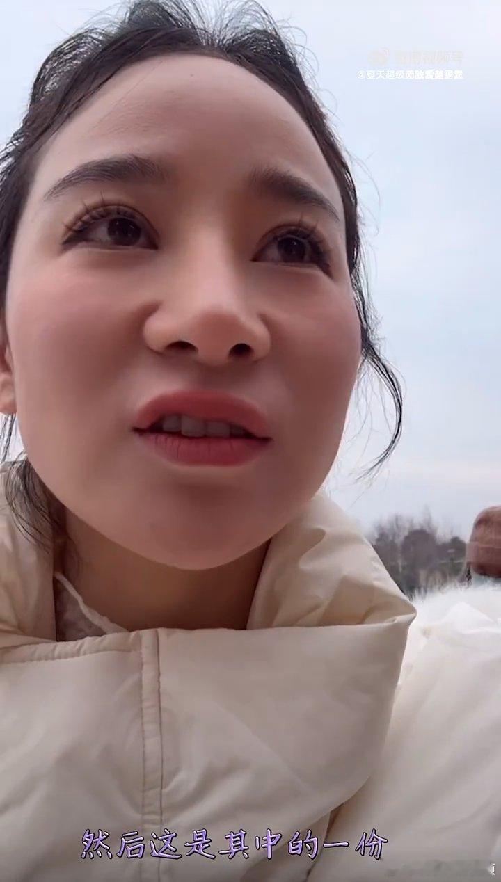 谁能想到，赵露思对小谢这么好，迪士尼游玩安排得滴水不漏，吃喝住行全搞定。 