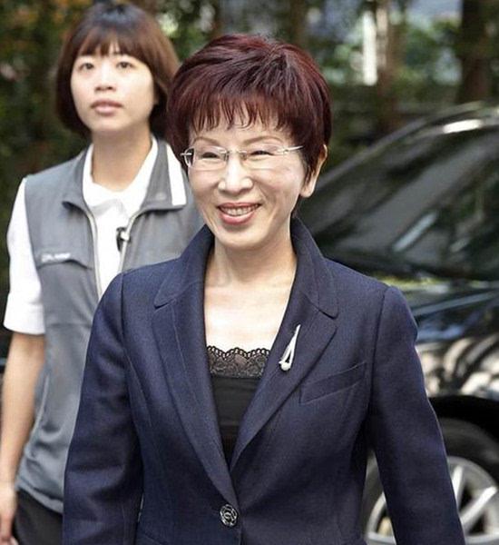 马英九终于体会到什么叫“冷板凳”！
 
今年9月3日，北京天安门广场举行了中国人