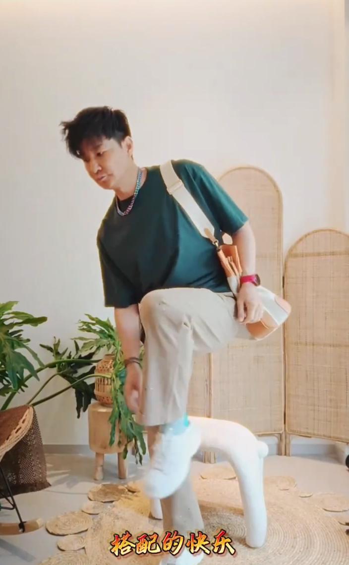 李宗翰的穿搭分享，男明星都在卷如何爱美了。