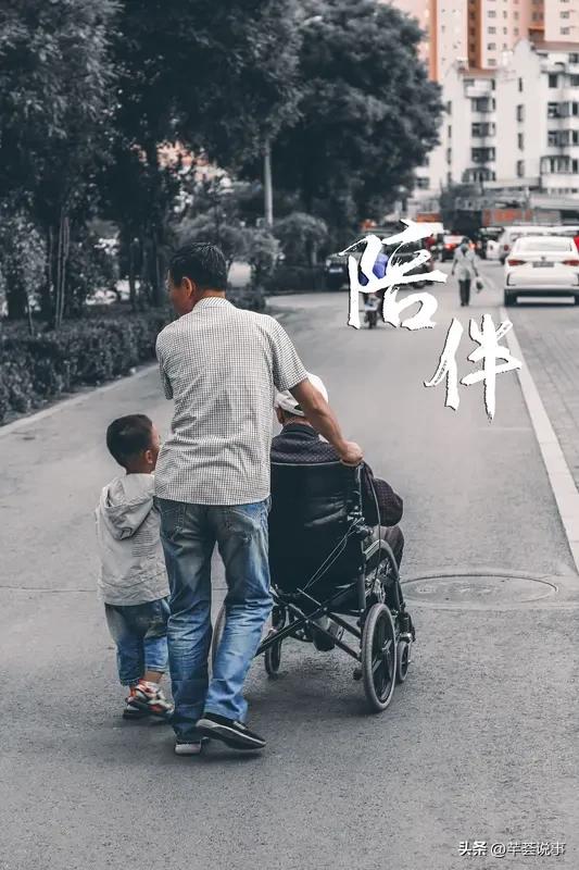 陪伴和物质哪个更重要，这问题就像问甜豆腐脑和咸豆腐脑哪个好吃，各有各的拥趸。
我