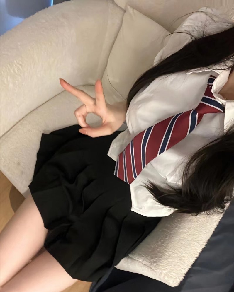 其实独善其身也没什么不好 花可以自己买 饭可以自己吃 风景一个人去看也可以很浪漫