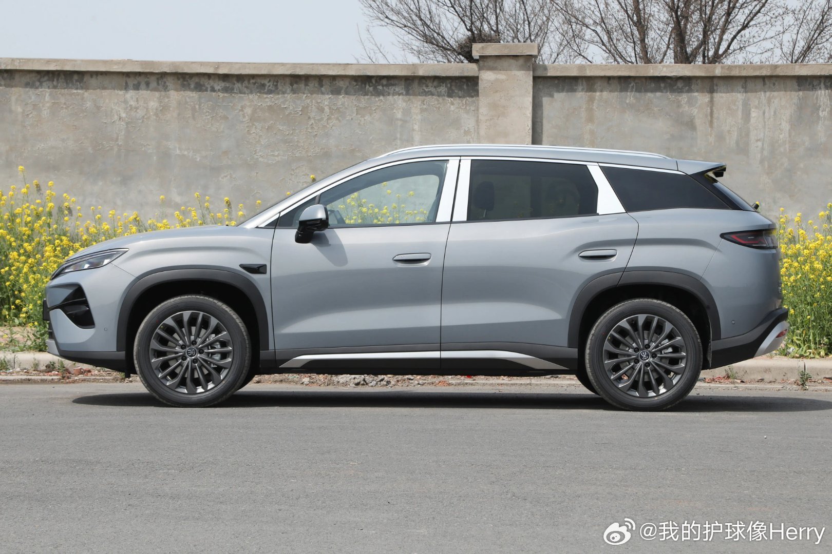 宋Ultra EV正式上市，价格挺靠谱。比亚迪宋Ultra EV正式上市了，价格