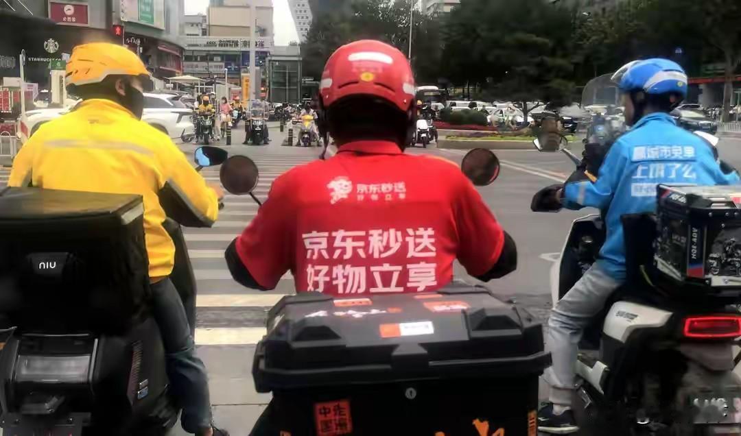 平均每天多烧6.8亿元：外卖大战谁是赢家？
 
打开外卖软件，满屏的“0元购”“