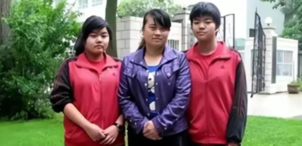 1999年，贵州19岁保姆，无奈带着被雇主遗弃的6岁双胞胎投奔娘家，父亲嫌丢人，