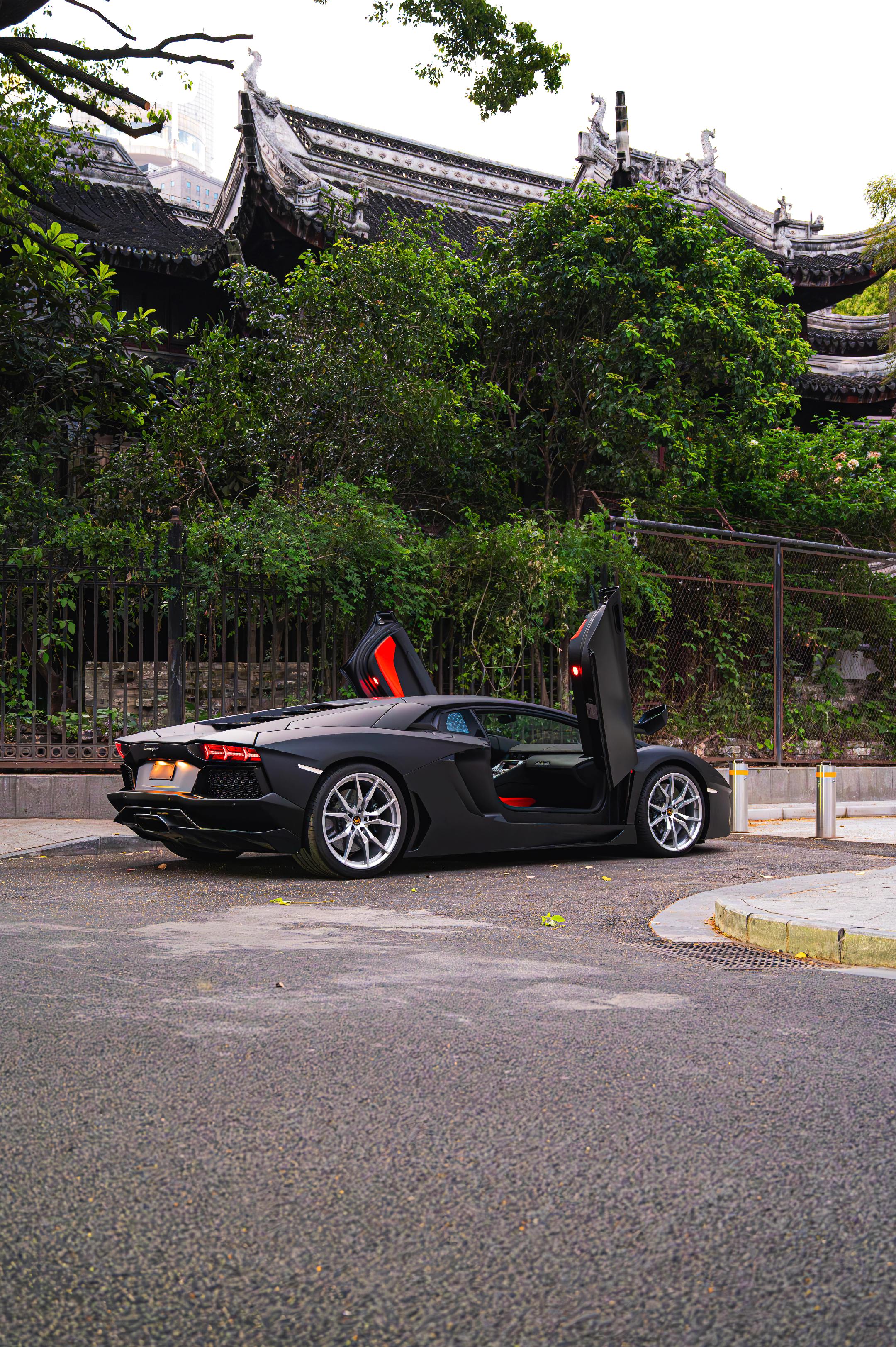 五一的快乐是大牛给的。Lamborghini Aventador 70...