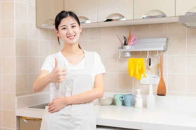 请钟点工时有如下几点需要注意：
首先，得明确自身需求。例如钟点工需要完成何种具体