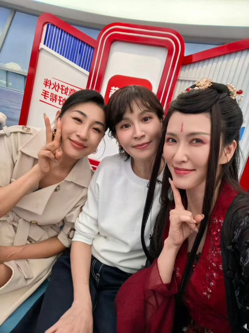 徐洁儿你到底有多少好妹妹徐洁儿亲了徐洁儿 点开之前：徐洁儿亲了徐洁儿？自己亲自己