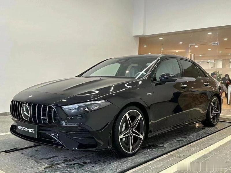 奔驰 A35L AMG 黑外/黑红 现车车辆选配柏林 ​​​