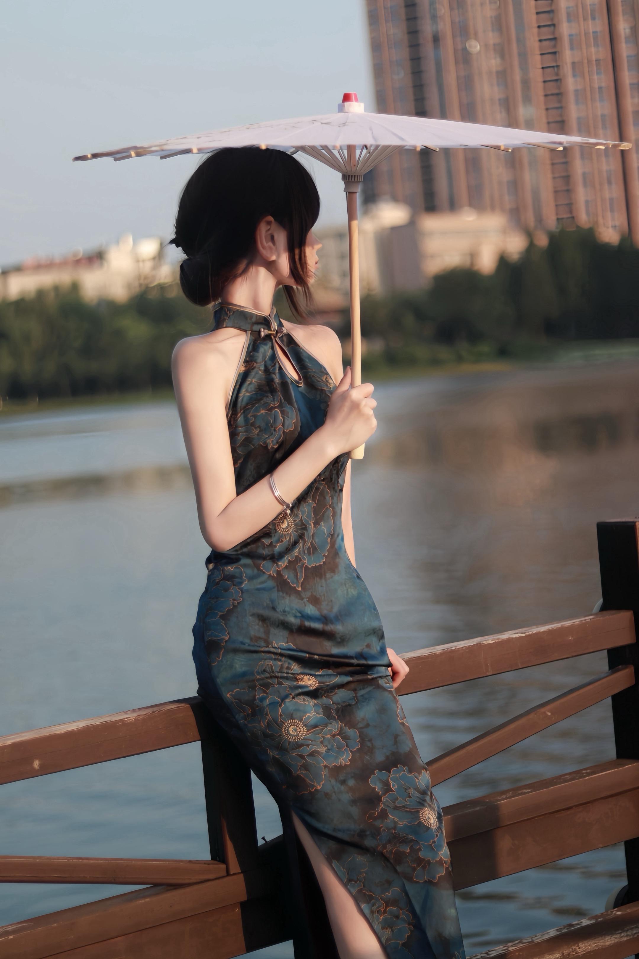 你撑把小纸伞 叹姻缘太婉转