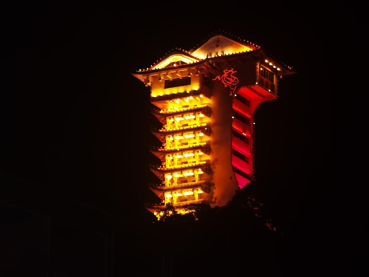 作为销售老油条，我有话要说，
这灯光，这造型，好看不，条友们？
谁知道这是哪里？