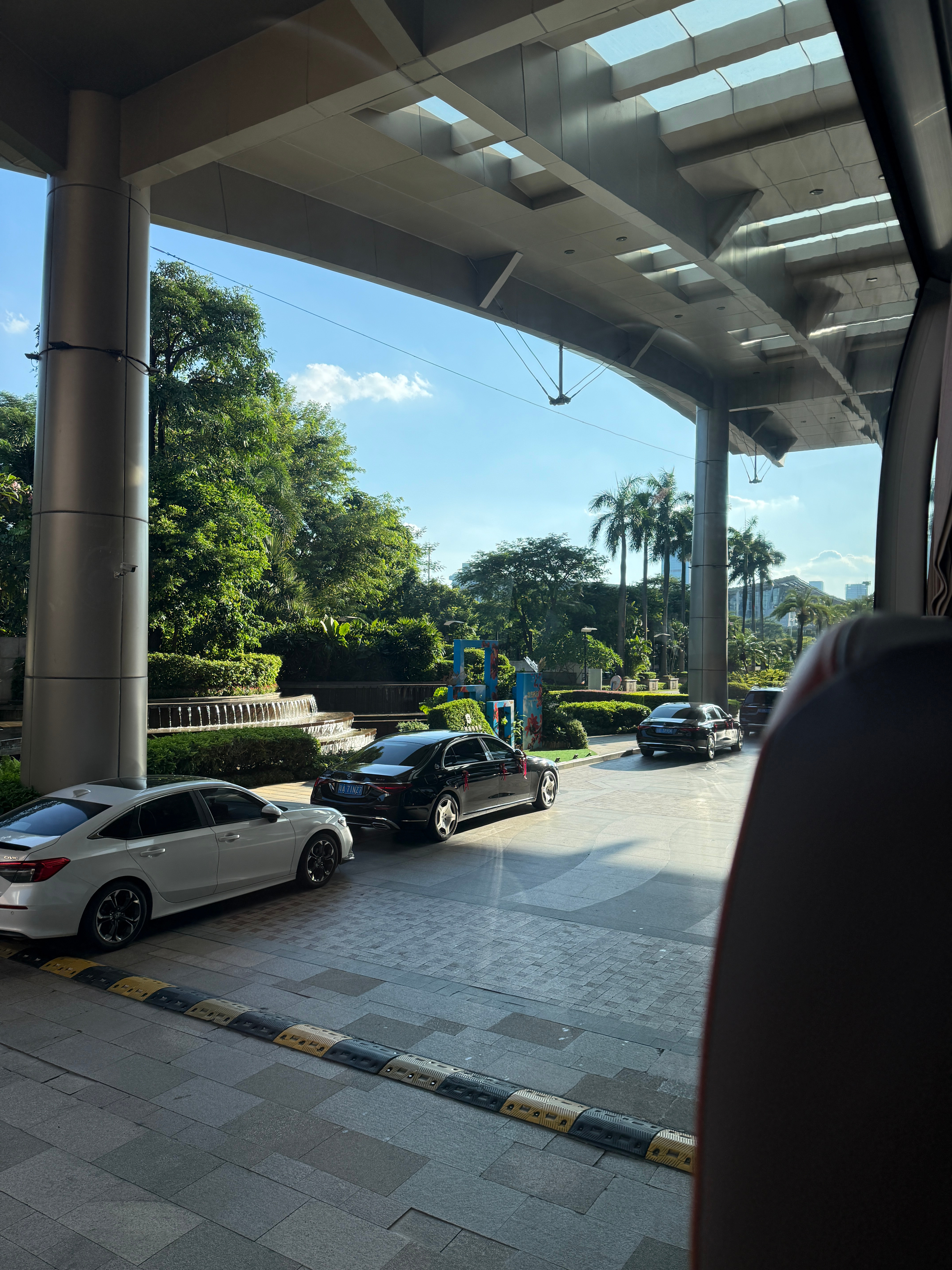 吃饱！出发去小鹏G9L发布会会场