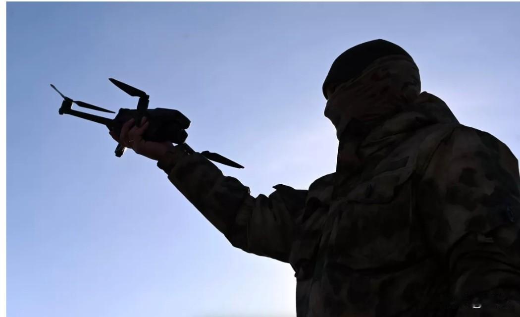 乌发动大规模无人机空袭遇挫 俄布良斯克州单日击落128架，防空防线稳固
 
2月