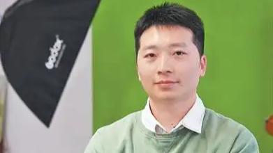 00后退役军人容海瑞的创业故事，是吴川塑料鞋产业活力的鲜活注脚。作为"中国塑料鞋