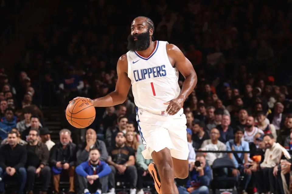 休赛期火箭有机会得到哈登，却没有行动，火箭球迷愤怒！
3秒速读：
根据美国NBA