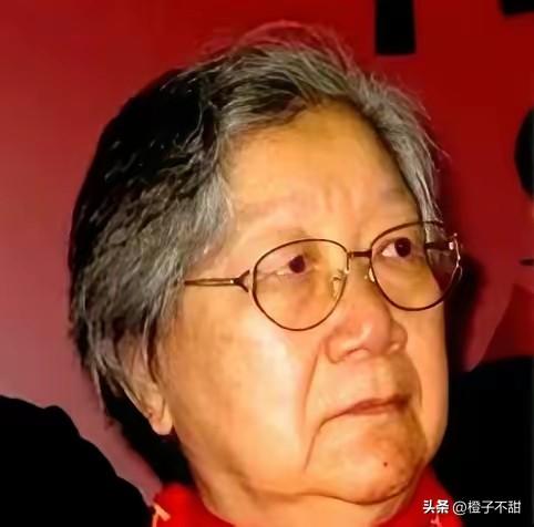 毛岸英牺牲后，刘思齐终身唤杨开慧为"妈妈"，年年祭扫，从未间断。

这不是客套，