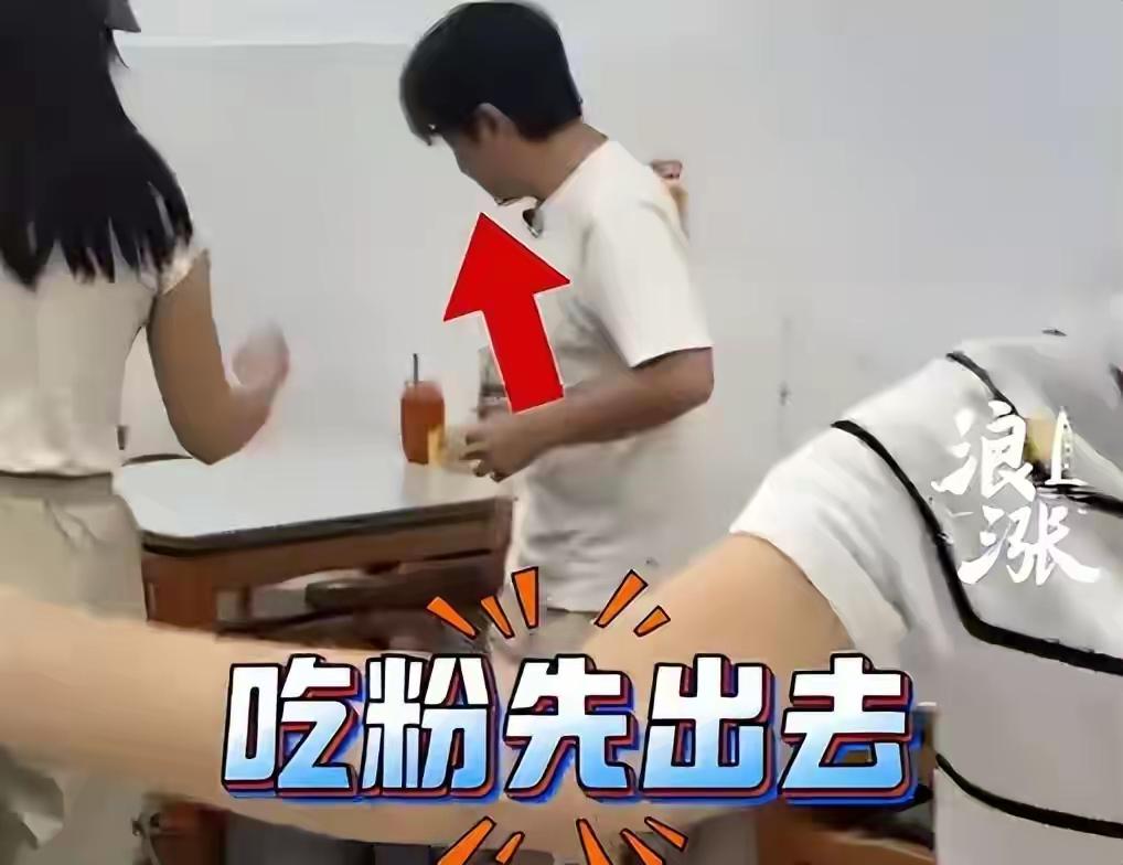 毫无底线！明星下乡捞热度，

却当众碾压普通人，

网友：谁惯的臭毛病

王祖蓝