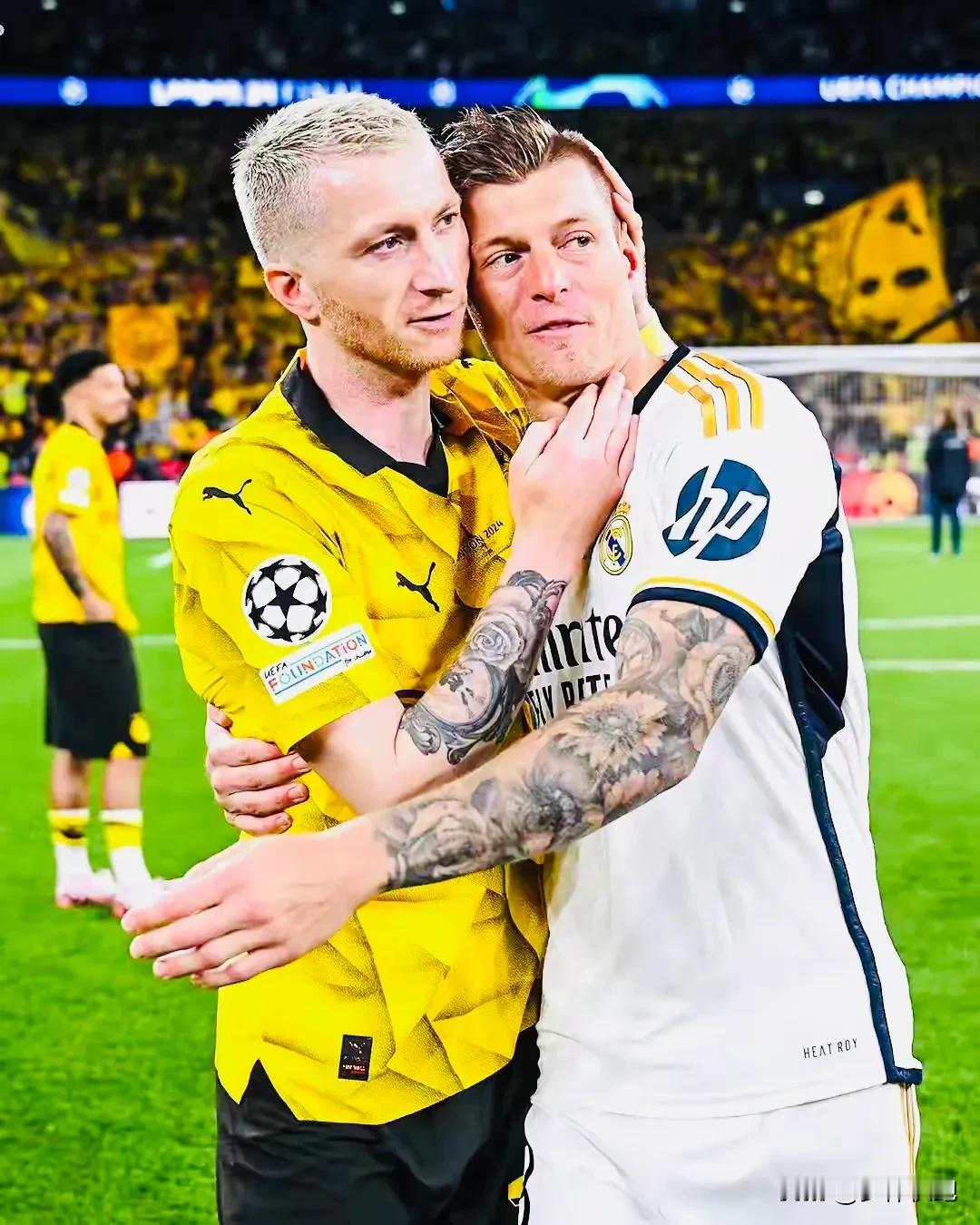 欧冠决赛第72分钟替补上场的罗伊斯，见证了队友的失误和皇马的两粒进球，他在多特蒙