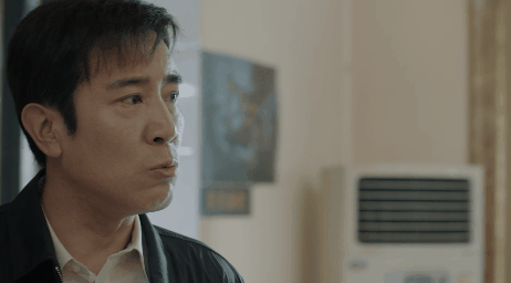 于和伟眼神戏带来的压迫感 这就是老戏骨吧，每一个眼神戏都很到位，审讯白玲时，气场