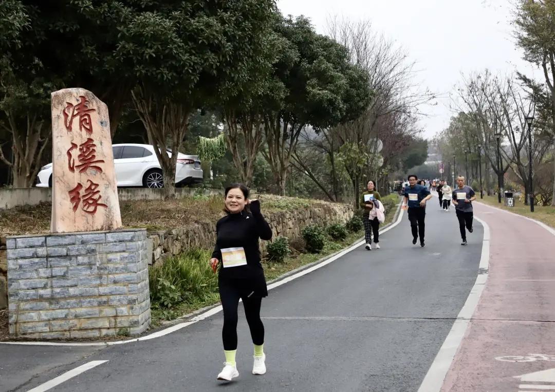 赫山区举办第二十四届大众运动会“文学之乡·清溪之旅”健康跑活动