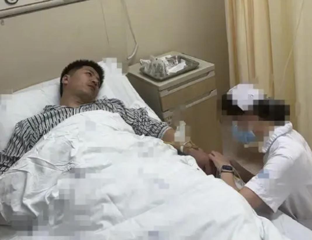 网传张雪峰运动时心脏突然骤停，而且后续还有小道消息传出，在医院抢救无效已经去世，