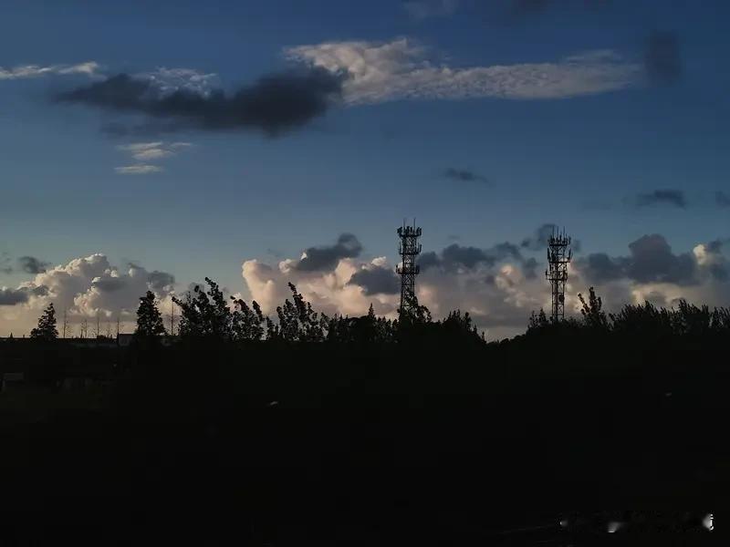 小伙每天只吃一顿饭瘦50斤后晕倒 内蒙古包头的小伙武先生为了减肥也是拼了，靠一天