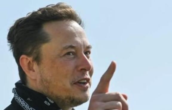 美国慌了？马斯克紧急发声，语出惊人：“唯一能让美国摆脱债务危机、避免破产的办法，