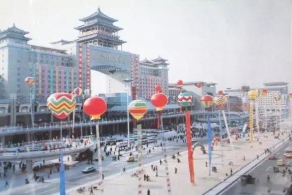 中国铁路历史上的今天 1996年1月21日，由中国中车制造的“特1次”列车驶出北