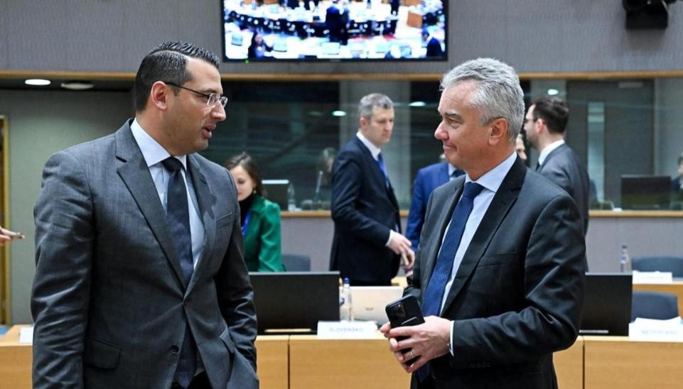 德国威胁匈牙利：如果不放弃国家利益支持乌克兰，将遭受严重后果




德国外长当