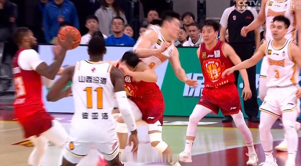 张宁一下，小白颈椎都错位了。这也太猛了[允悲][允悲]另外，白昊天伤后还伴有脑震