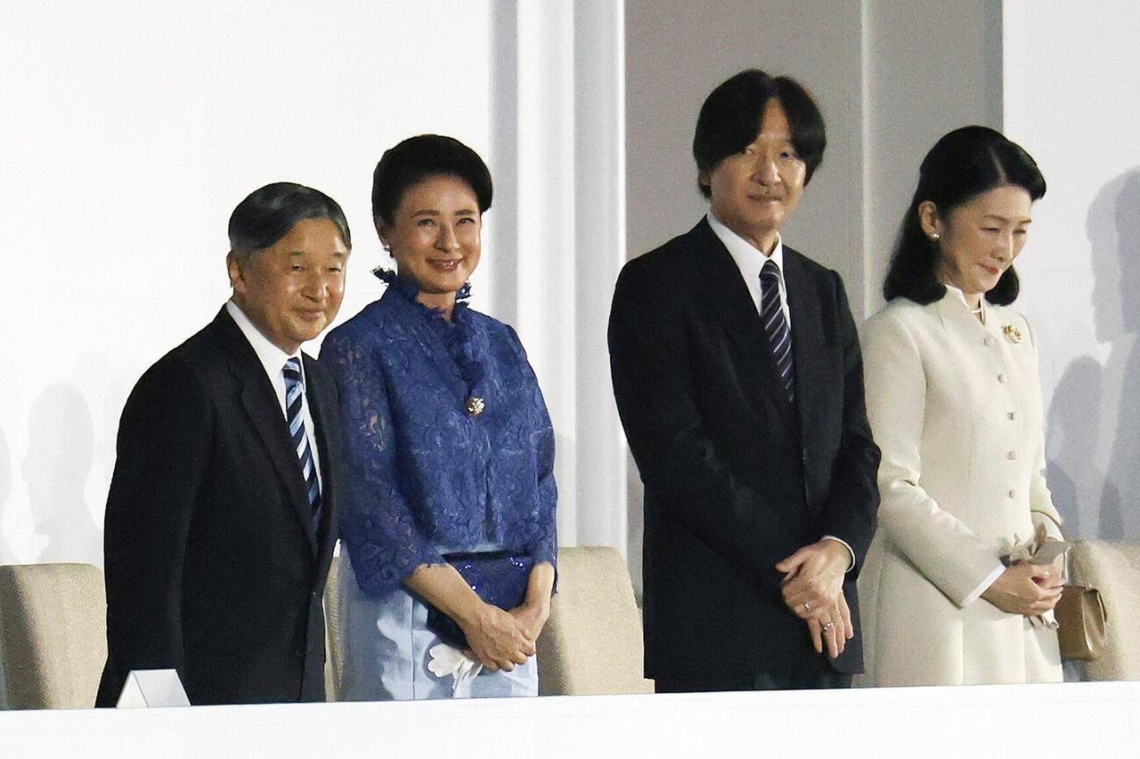 9月19日晚，日本爱知·名古屋第20届亚运会开幕式在瑞穗公园陆上竞技场举行。天皇