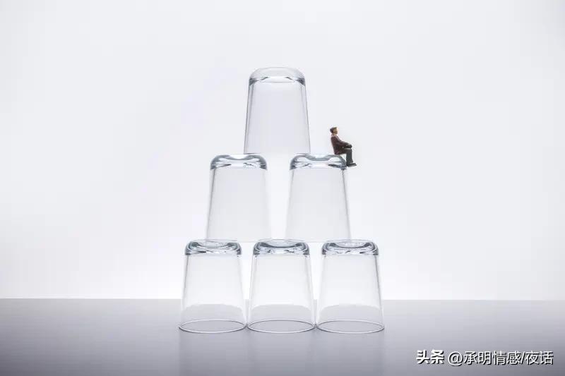 中年男人最怕啥？
      头一个就是事业瓶颈。在职场打拼多年，上升空间越来越