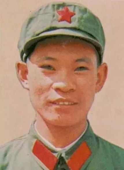 1984年，老山战场前线，142号高地上14名战士无人指挥，他们的排长刚刚牺牲了