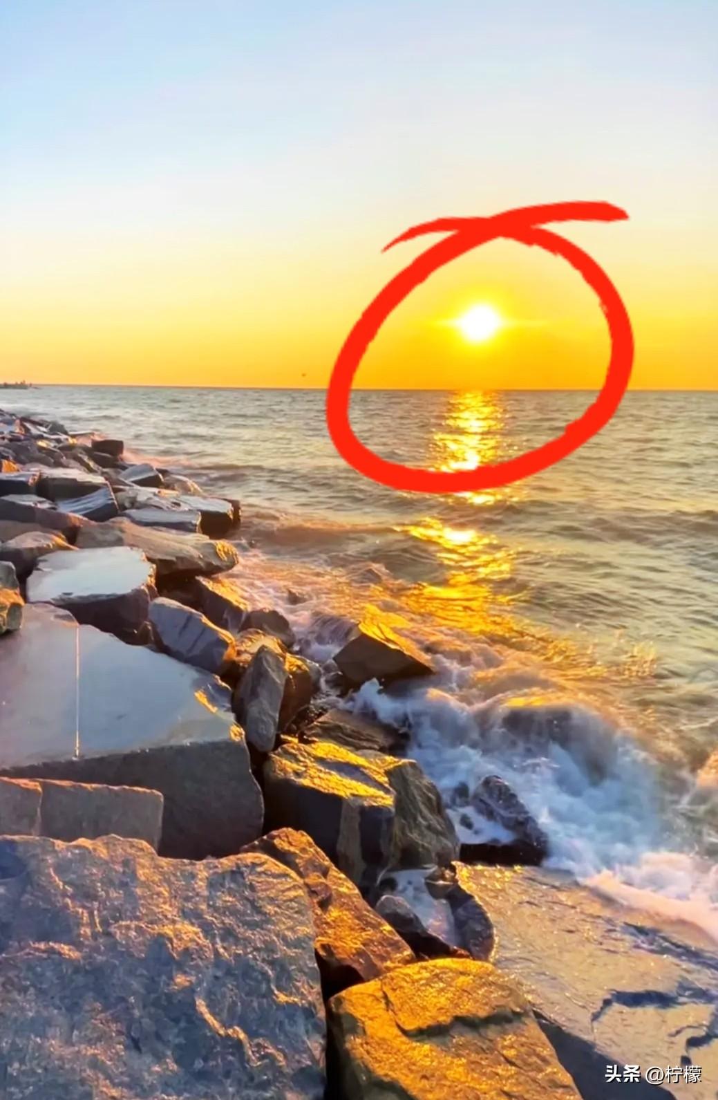 你发现没，被领导打压排挤的人，
没一个是没本事的。反而越能干，越容易成眼中钉。好