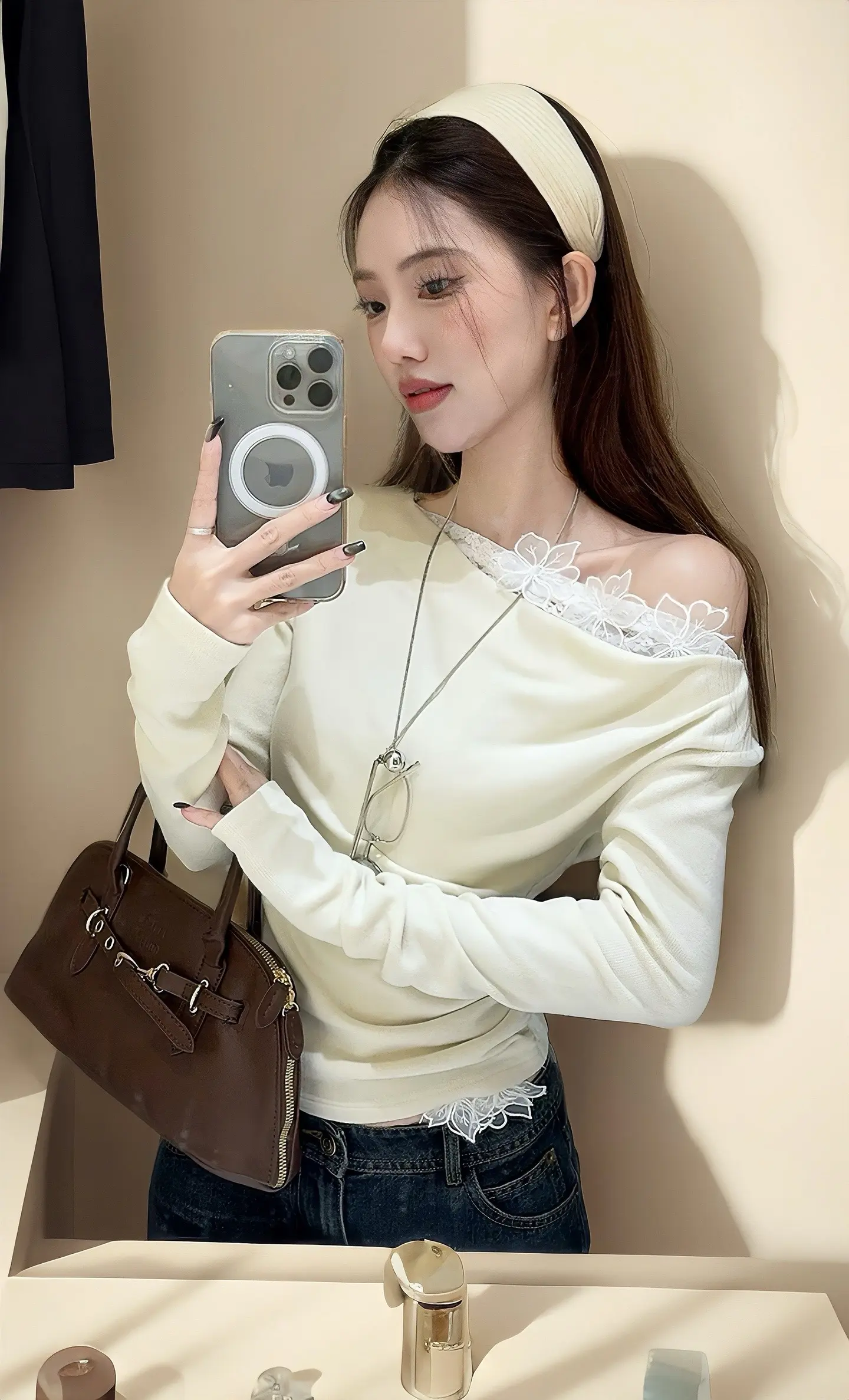 本命内搭打底衫，小众设计一字肩，超好看。👗宝子们，今天必须给你们分享...
