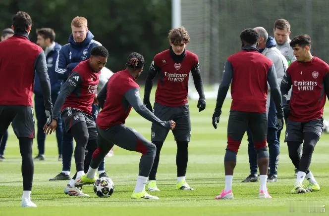 阿森纳 道曼崛起，带来的影响是巨大的。积极因素是，因为16岁小将已经把球队的高度