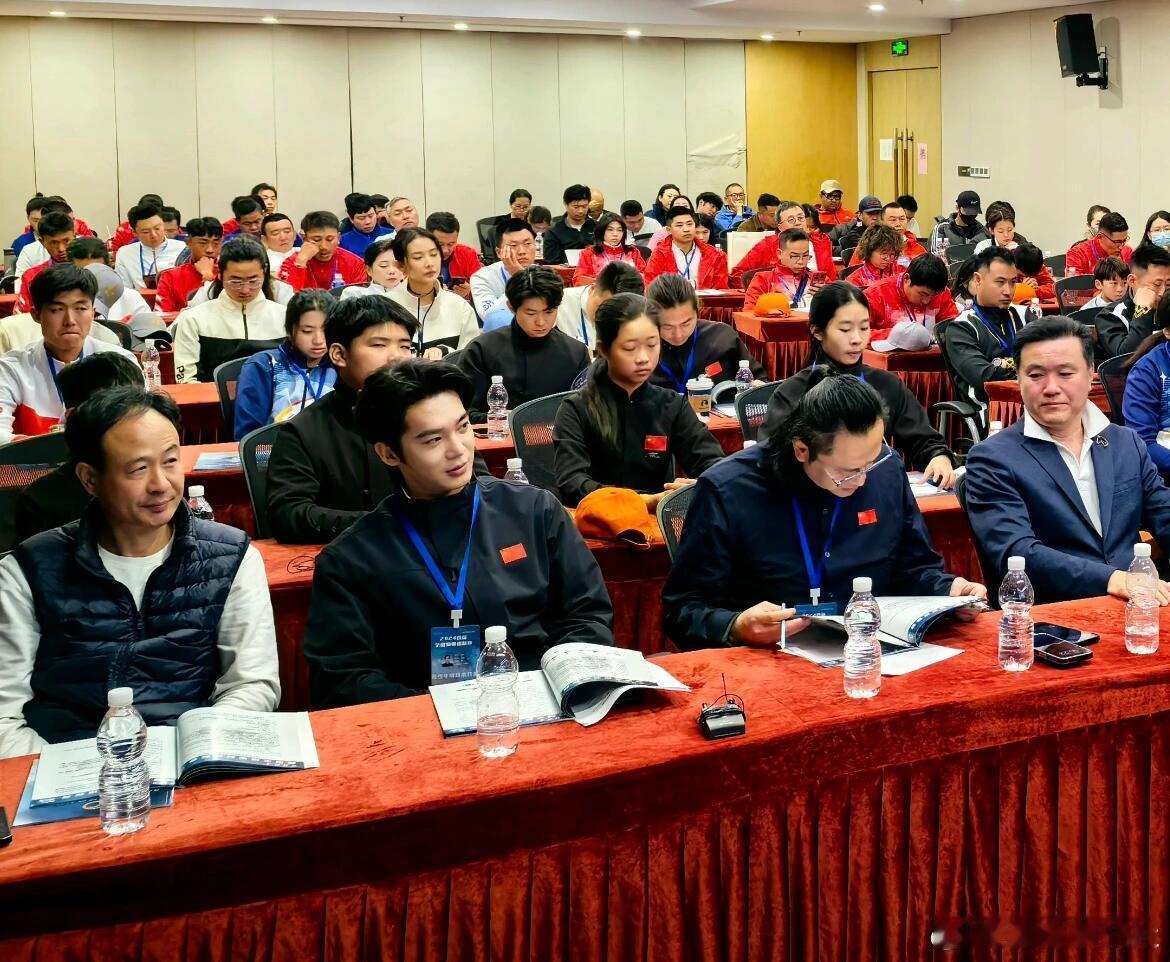 于适你是真渴了[允悲][允悲]真担心你开会途中想上厕所 