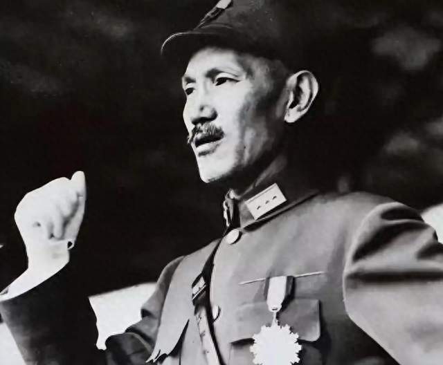 蒋介石晚年写日记爆粗口取外号：失去江山，怪这两人！