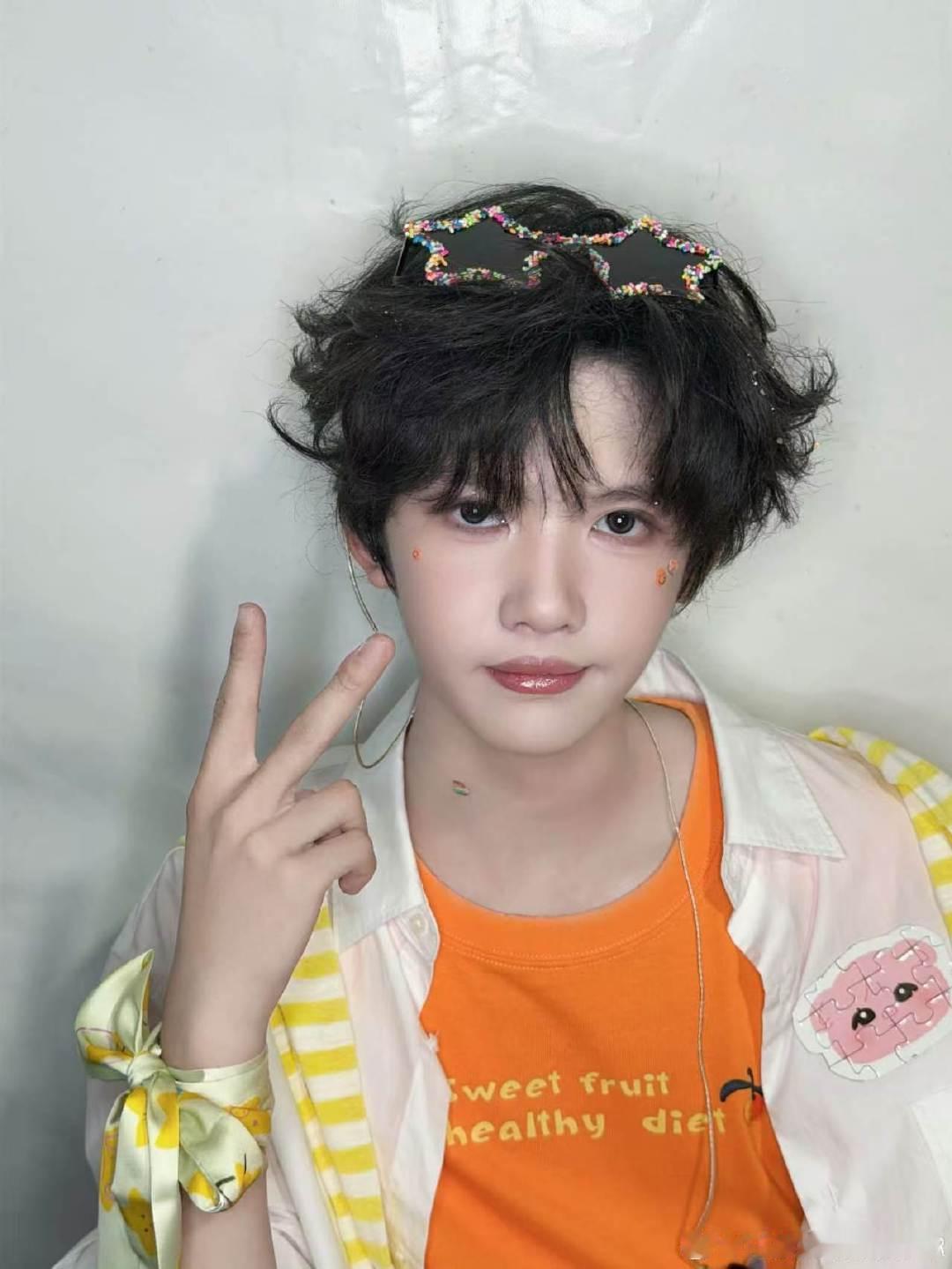 张奕然说大家辛苦啦张奕然五公晒照 张奕然五公晒照啦 