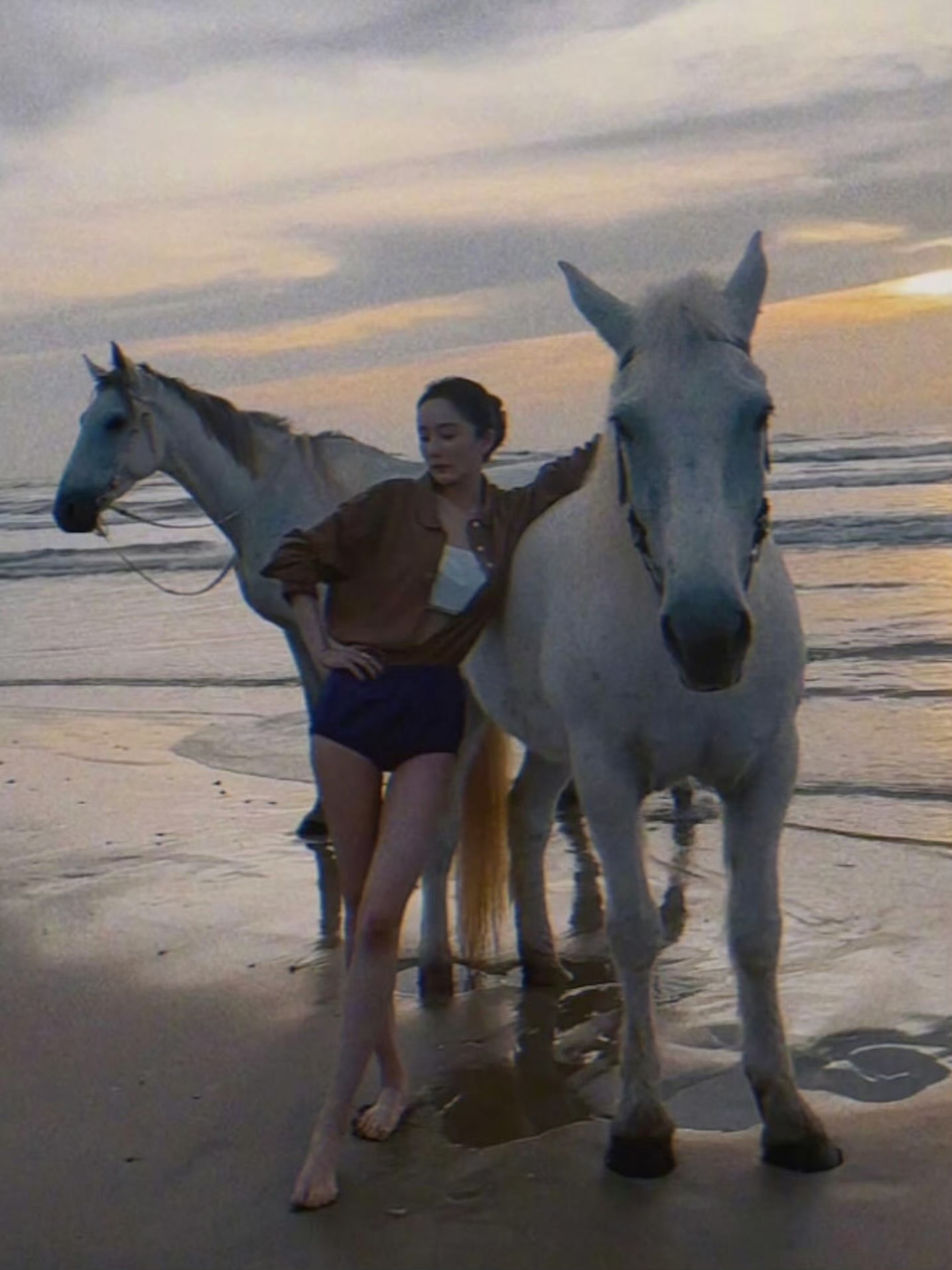 杂志啊 还是要手长脚长比例优越的美人来拍才赏心悦目🥳 