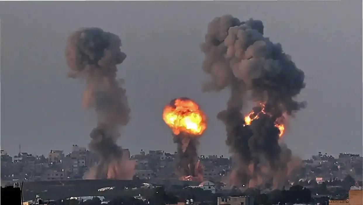 现在，最大的变量，不是美国，不是伊朗，而是以色列。以色列仍旧对黎巴嫩狂轰滥炸。仅